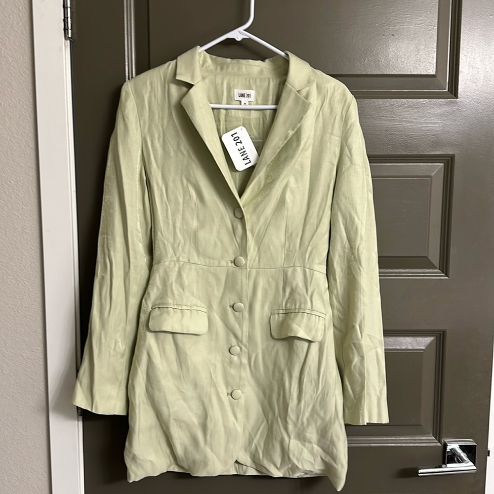 Lane 201 pistachio green dress women’s medium size. Lightly worn. Still has tags